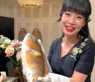 网红cici888什么来头做的菜上千老牌港星都跟着讨好