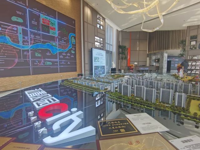 汇置公园city沙盘图销售动态:小高层在售76,85平(20f)均价8400,清水