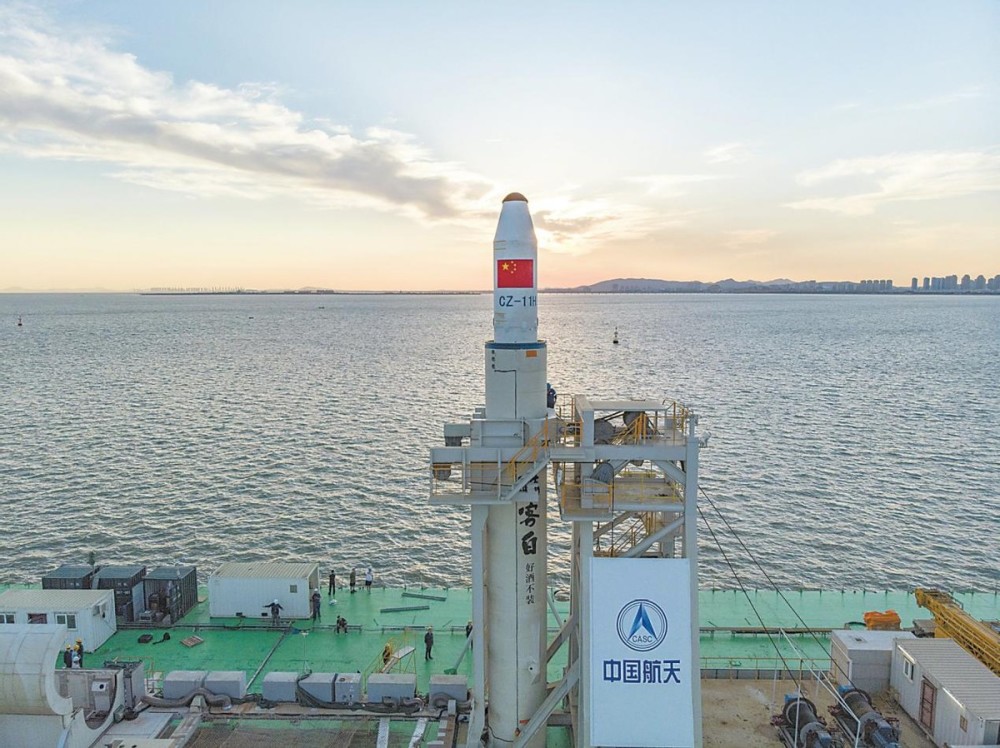 同样是固体运载火箭的日本epsilon运载火箭,96吨起飞重量,同样的700