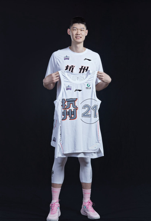 实至名归胡金秋当选本赛季常规赛mvp生涯首次获此殊荣