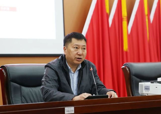 读书班(第二期),邀请市投资促进局副局长杨新满作招商引资知识讲座,并