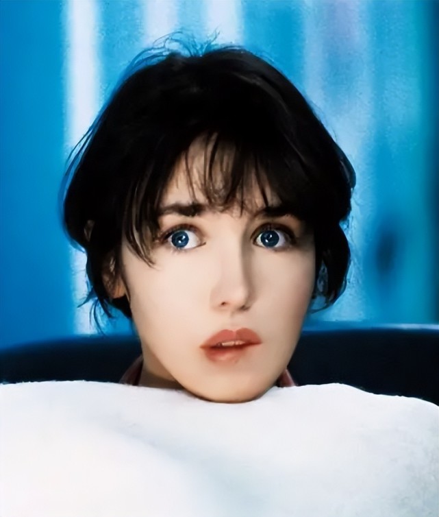 伊莎贝尔·阿佳妮二封法国凯撒奖影后作品,身无半缕大胆且癫狂|凯撒奖