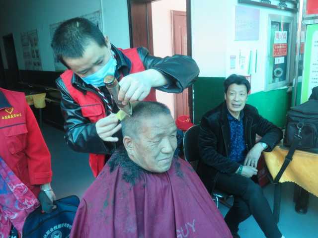 姜海峰:从县城首富成"瘾君子"到"全区十佳"的蜕变