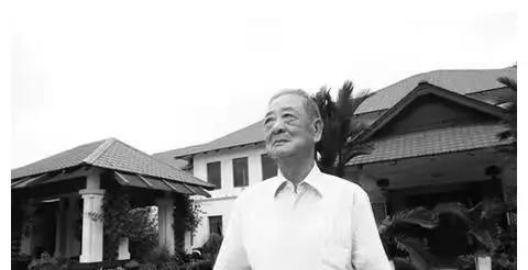 后改为无期徒刑,1980年大赦后获释,罗星汉入狱后,他的手下都转到坤沙