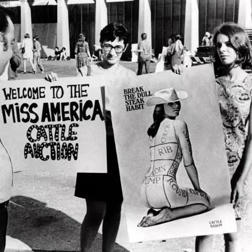 《风骚女子》百度云(超清加长版)百度云盘【1080P】完整无删减资源已更新 - 小轻秀场