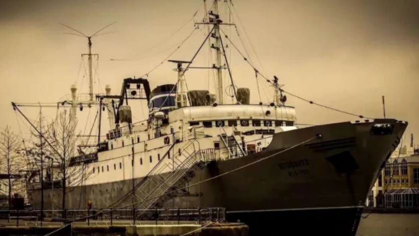 幽灵船棉兰号:船员全体丧生,手指同一方向,救援中途莫名自燃_腾讯新闻