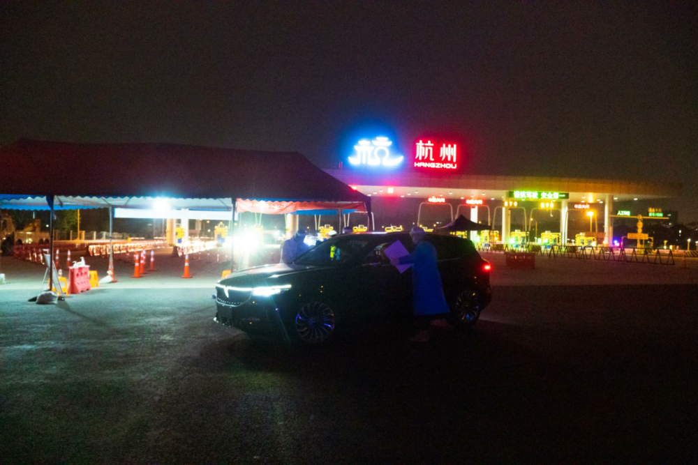 作为进入杭州重要通道之一的东大门,杭甬高速杭州收费站车流量很大