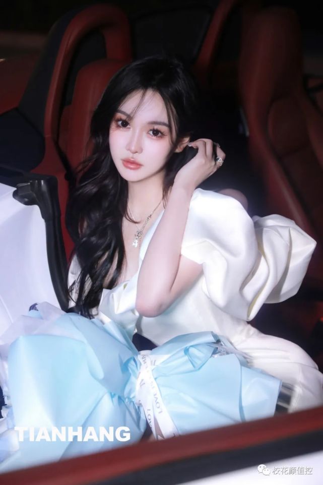 校花颜值控 随手抓住一阵风 就是一个春天