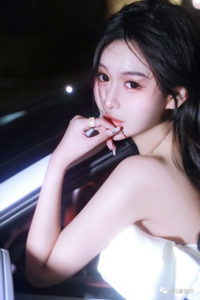 校花颜值控 随手抓住一阵风 就是一个春天