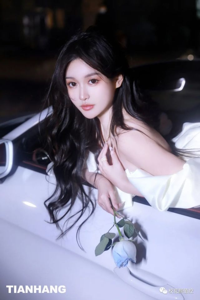 校花颜值控 随手抓住一阵风 就是一个春天