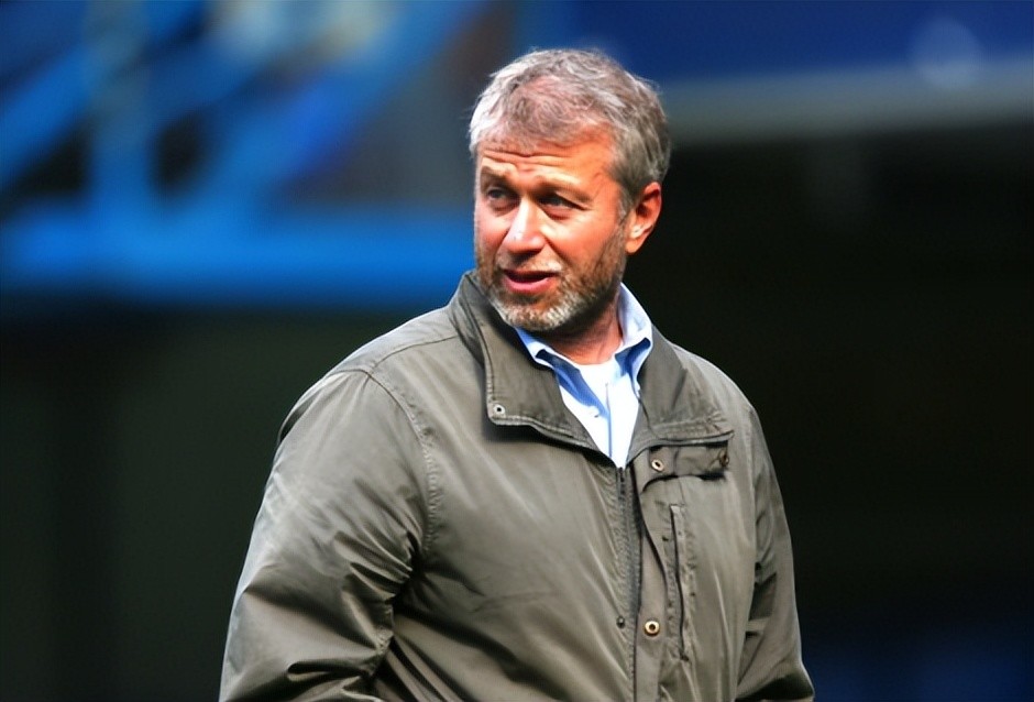 由于自己的俄罗斯背景,他正在帮助俄罗斯与乌克兰进行会谈,希望能够