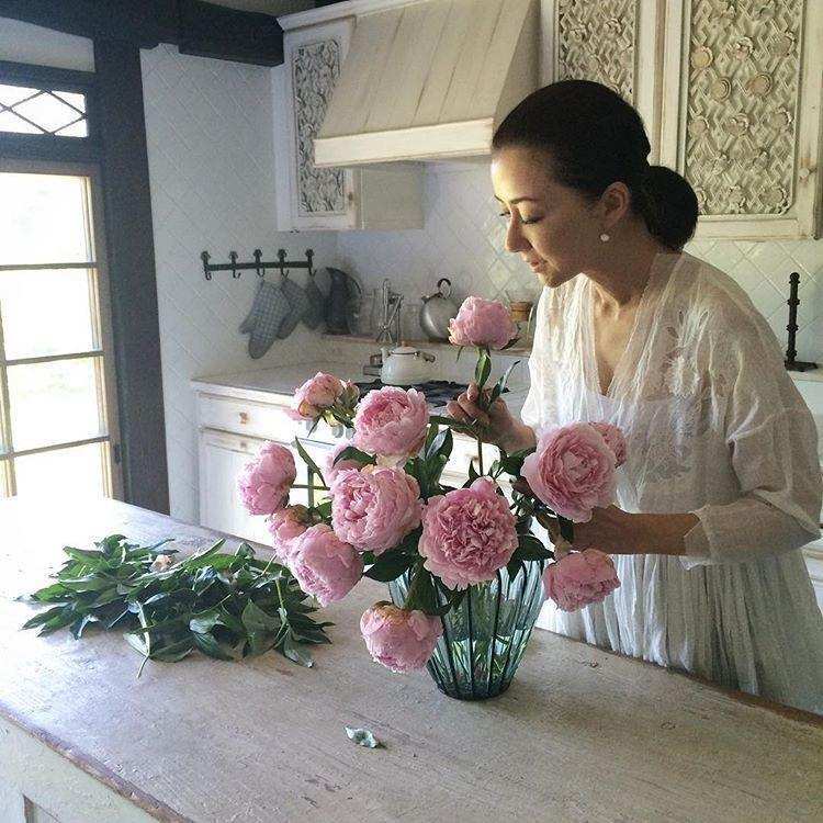 日本主妇真有品位 穿着简约服装 气质却很优雅高级 天天看点