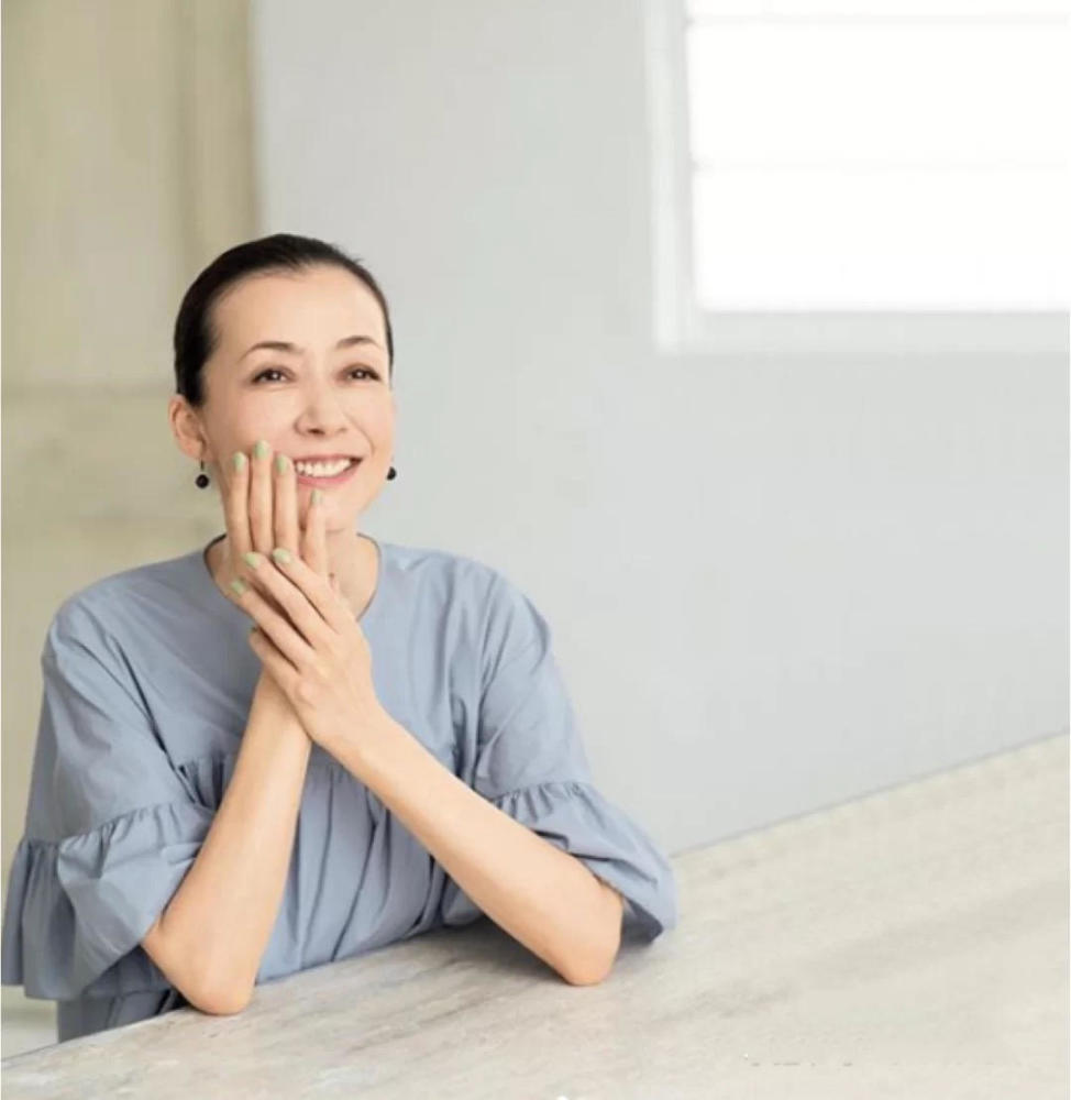 日本主妇真有品位 穿着简约服装 气质却很优雅高级 天天看点