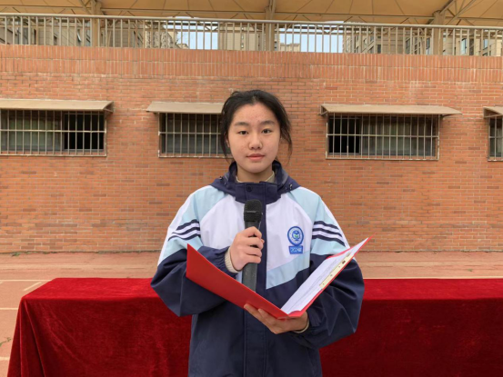 徐浩瑜,他团结友爱,关心集体;李柯萱,她学习勤奋,乐观进取;赵怡然,她