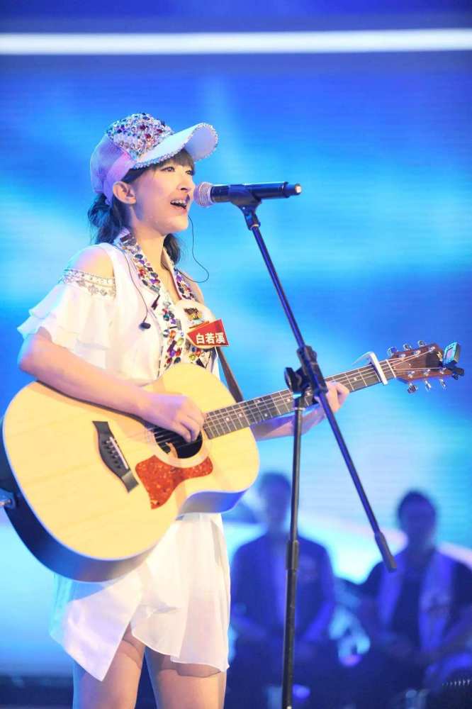 亚军:白若溪(科尔沁夫门徒)曹轩宾是一位集演唱作曲,编曲于一身,曲风