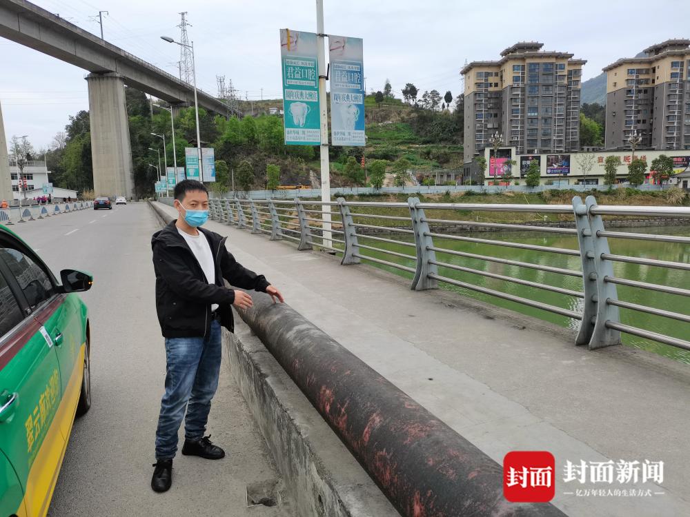 四川6岁男童溺亡母亲被警方控制目击者：看见孩子在桥上被抱着喂酸奶关于选人与识人关系的作文