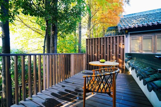 住进南京的公园里,十里秦淮枕水而眠,明城墙旁诗意栖居