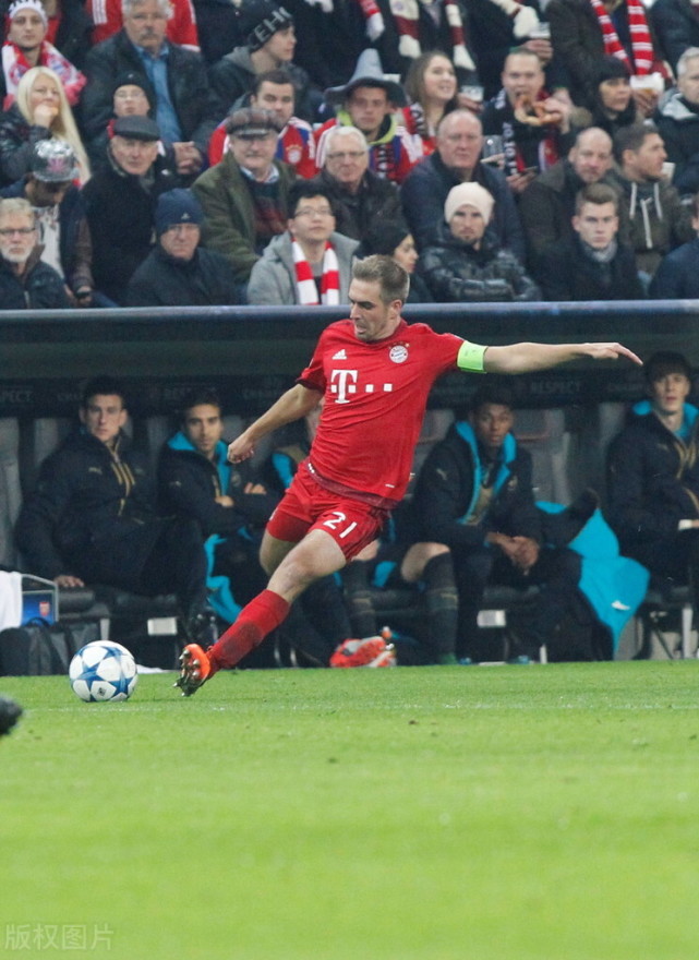 拉姆从未得过红牌!他铲球干净精准,对手被碰到吃亏也都服气