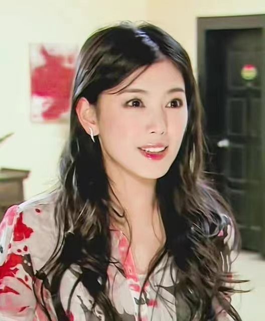 爱情公寓的秦羽墨当妈了近照依然美丽