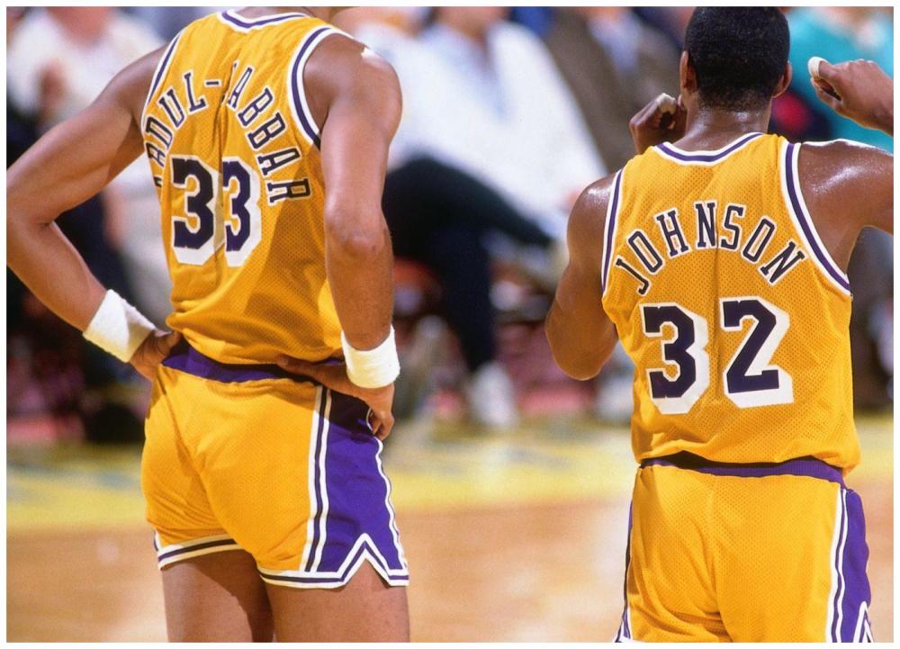 nba冷知识:"魔术师"和贾巴尔一开始关系没那么铁,你知道吗?_腾讯新闻