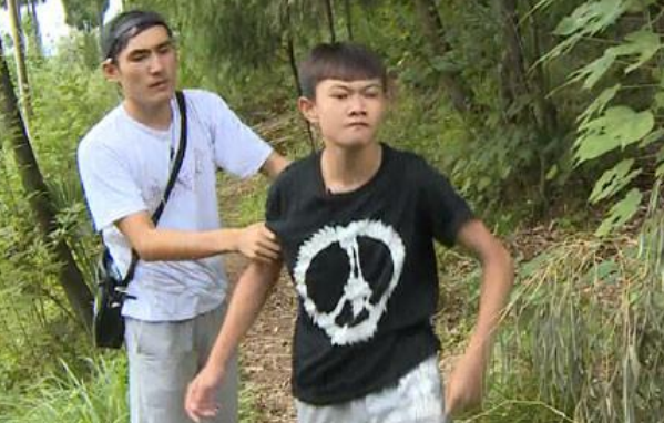 贵州巨婴郑长城一节课3000元卖手机凑网费殴打父亲习以为常