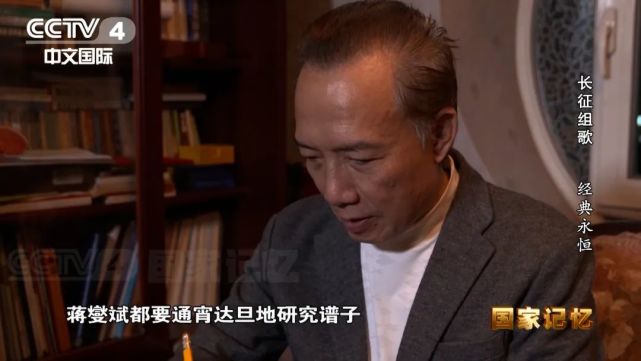 他开始努力学习中国民族音乐知识,并多次向唐江请教指挥技巧.