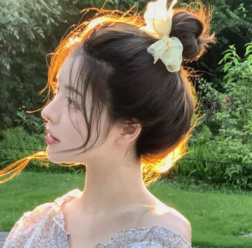 简单干净气质女生头像