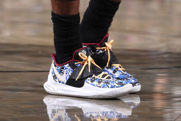 球鞋上脚保罗乔治穿pg6欧文穿kyirelow3