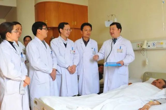 在宋永平的带领下,2005年初,房佰俊在国际上开创了利用无关供者脂肪源