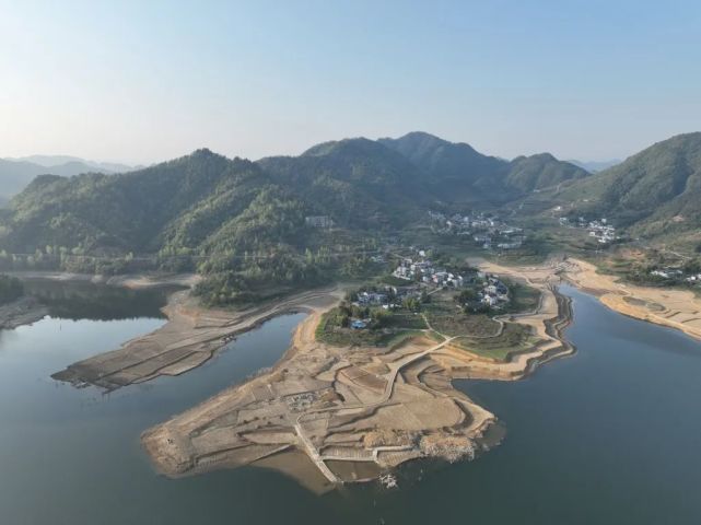 2022年3月24日,贵州省遵义市中桥水库摄影:娄山春编辑:胡笳,宋胜海