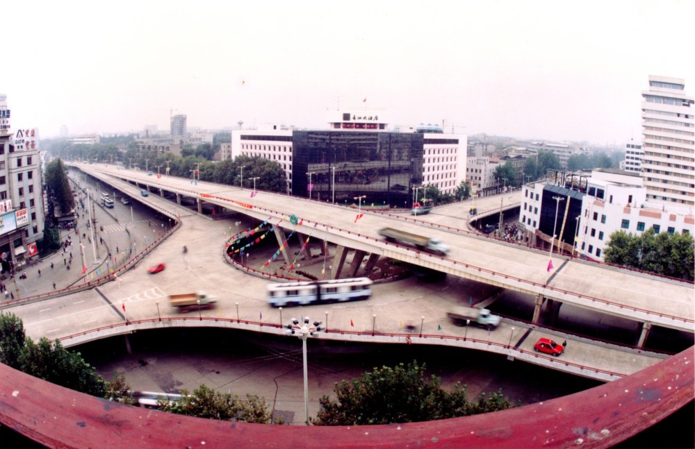 用镜头记录城市变迁,哪张照片里有你记忆中的鲜活武汉?_腾讯新闻