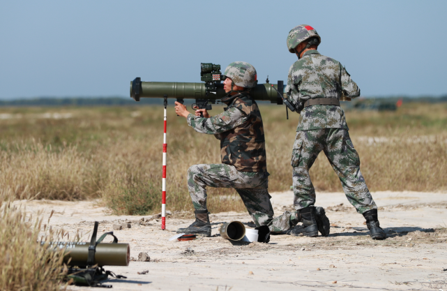 国产"古斯塔夫m4"无后坐力炮试验成功,我军再添近战利器