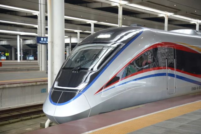 我国首列新一代智能城际动车组正式投入运营