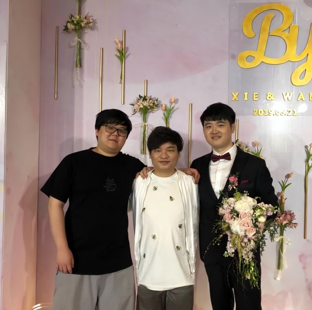 longdd直播做俯卧撑热度拉满!水友:就这水平?