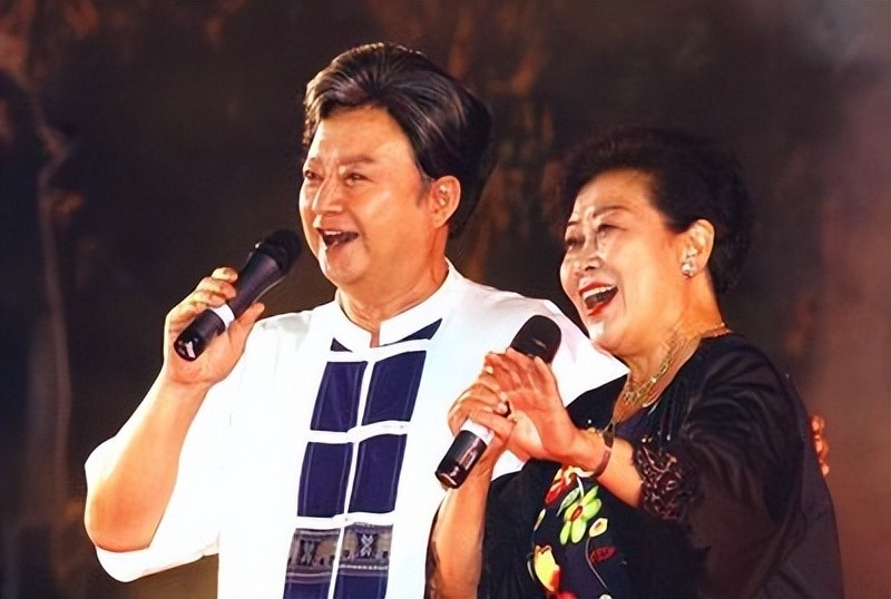 著名歌唱家胡松华与张曼茹60年婚姻终有别晚年女儿成他的依靠