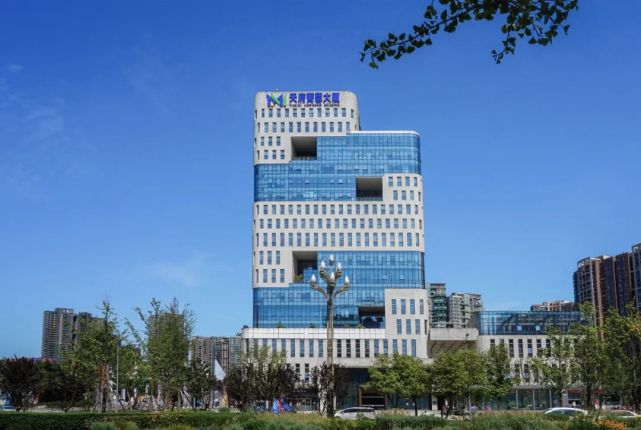 天府菁蓉大厦,侯涛 摄孵化管理层面,新区定期开展天府菁蓉大厦,创新