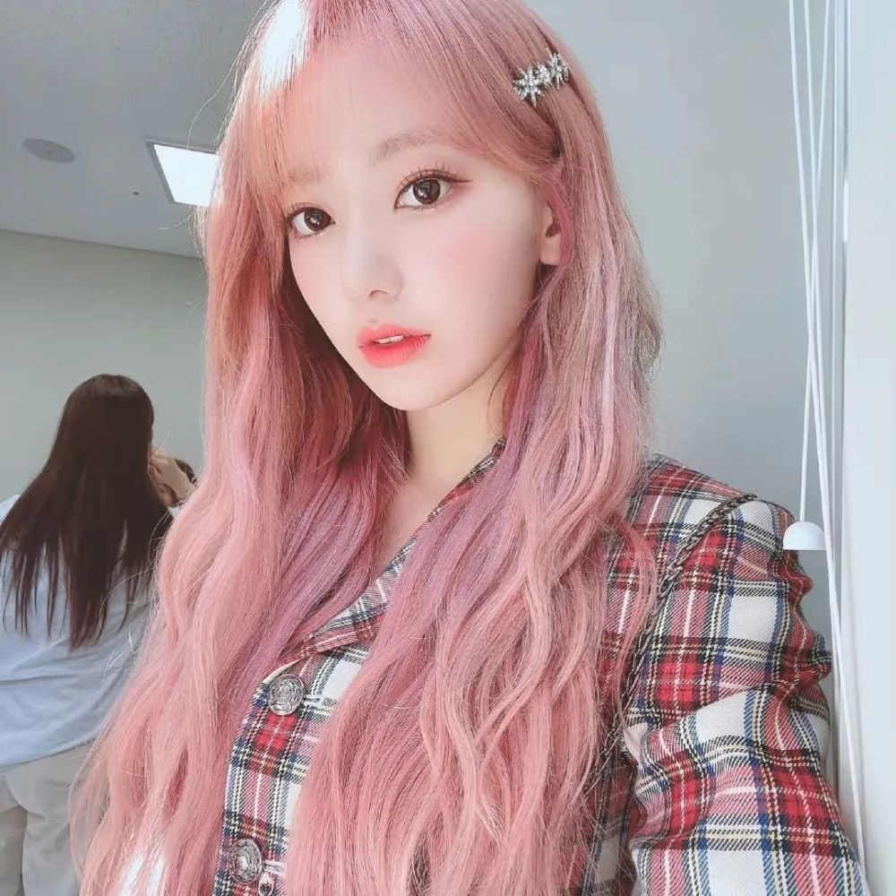 谁看了王嘉尔的灰发不心动?是时候染个新发色了!插图41