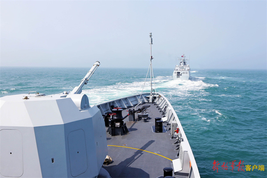 劈波斩浪直击海军护卫舰实战化训练现场