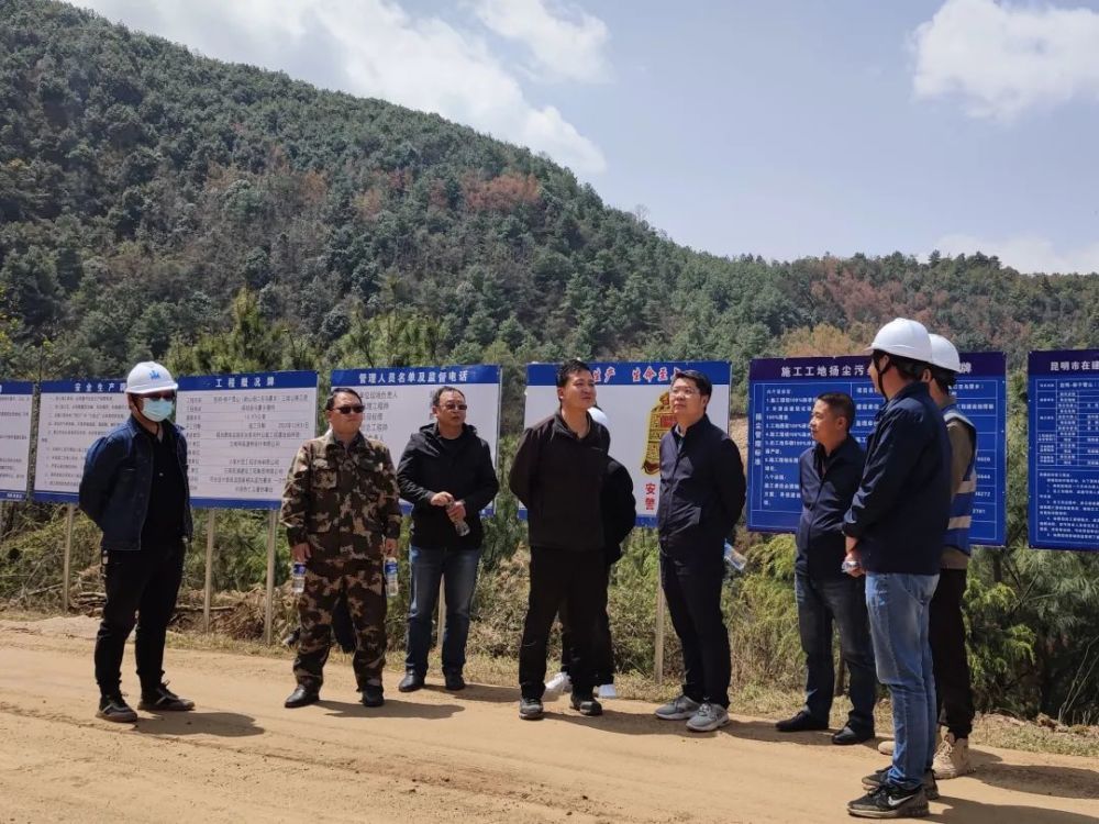 乡集镇道路改造项目建设工作进展情况,检查了施工现场安全管理工作