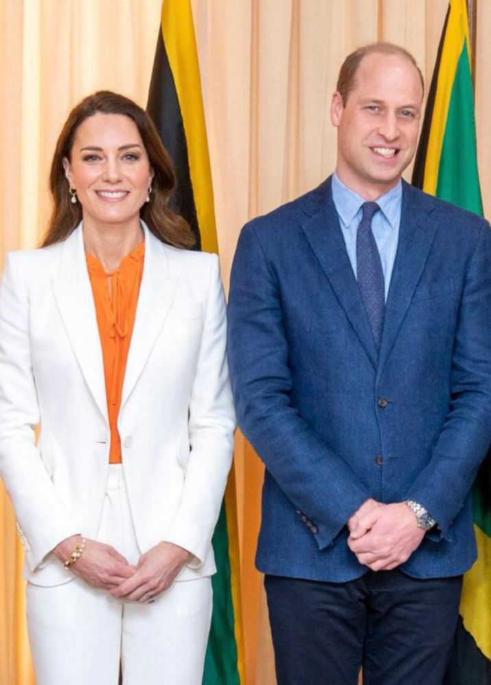 凯特真有女王范儿，穿白西装配橘衬衫，简直就是行走的“衣架子”