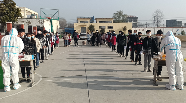 庙岔镇中心校开展在校师生核酸检测工作