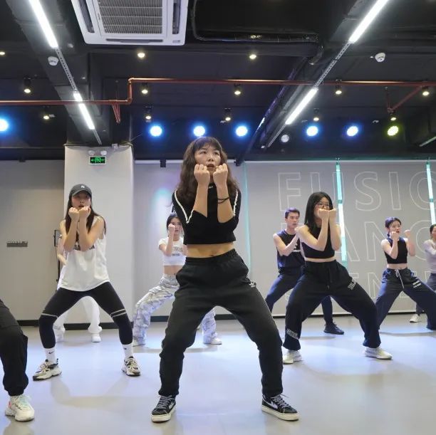 爵士舞视频(爵士舞视频完整版)