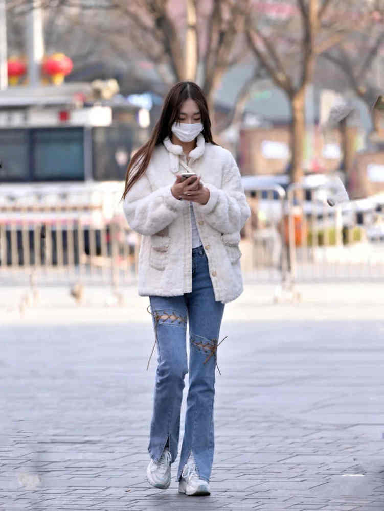 “牛仔裤”怎么穿回头率更高？北京街拍女孩给你示范，时髦又耐看国家粮食局领导班子