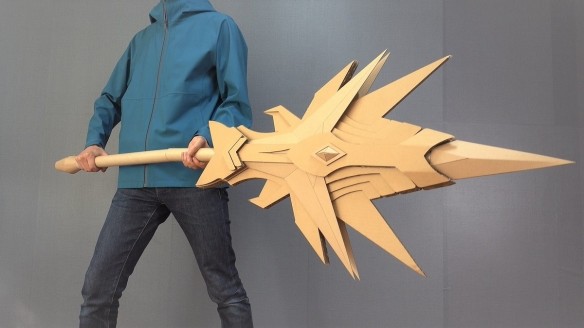 日本纸板手工达人再现艾尔登法环经典武器电锯