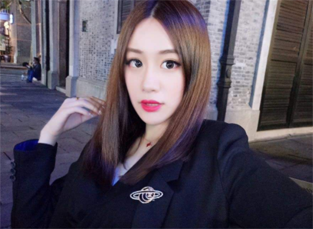 范志毅女儿范斯晶24岁气质优雅爱上30岁土豪与后妈相处和谐