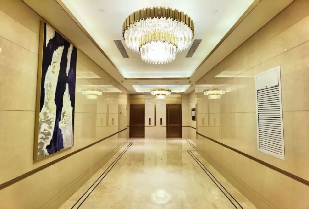 全自动门与电梯智能梯控系统再看看地下入户大堂△架空层的阅读空间