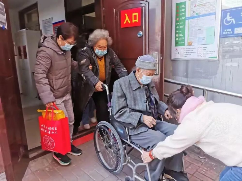 1974年小学语文课本密码答卷致力于助老服务法老人乘客八宝山权益