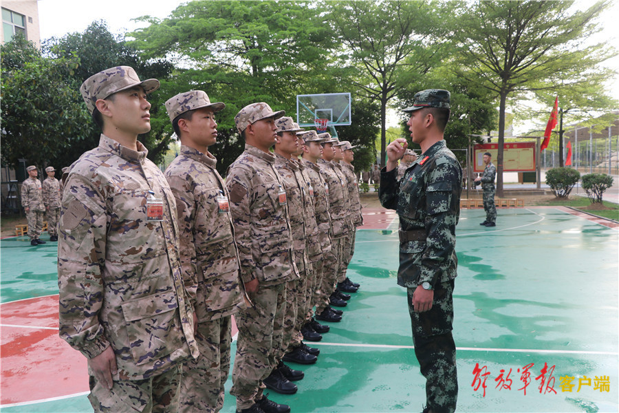 直击武警第二机动总队新兵队列训练现场