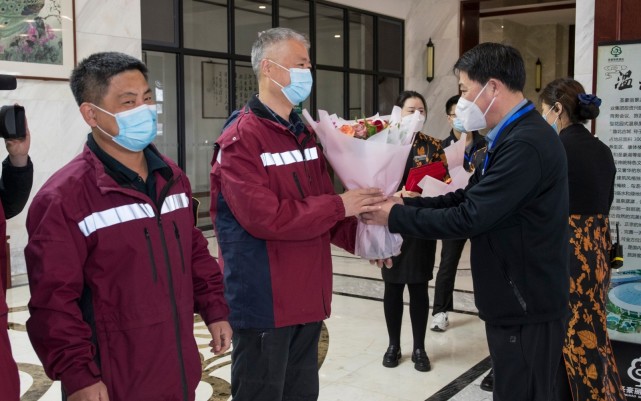 惠民县礼送援惠流调专家