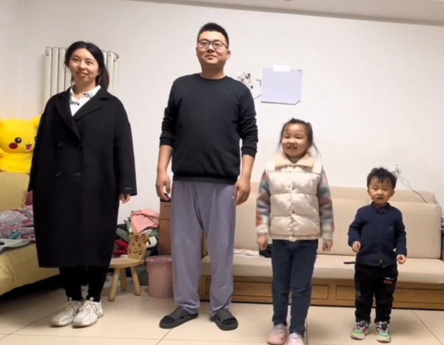 郭威一家四口跳琪琪恰恰舞蹈,悦悦节奏感好,田静像怀三胎